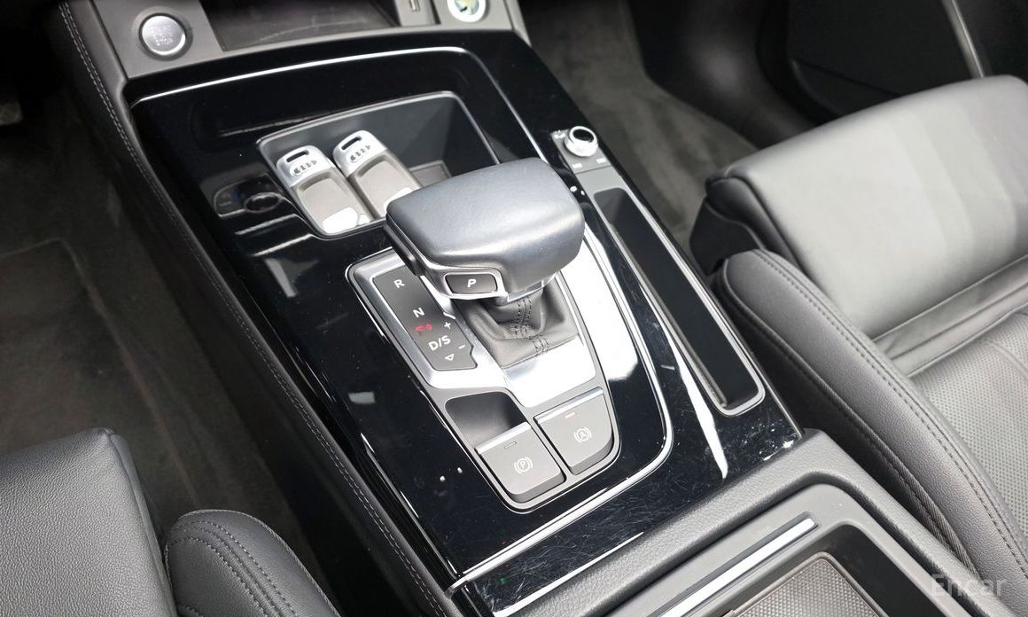 Q5 (FY)45 TFSI Quattro Premium 10