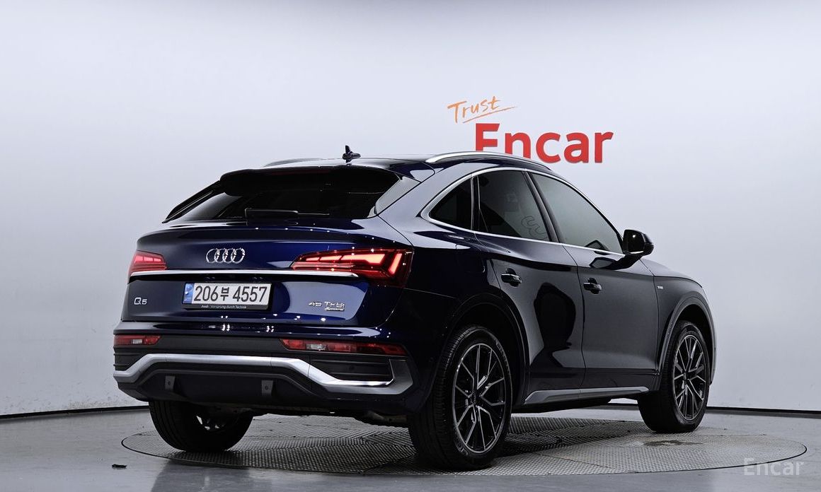 Q5 (FY)45 TFSI Quattro Premium Sportback 3