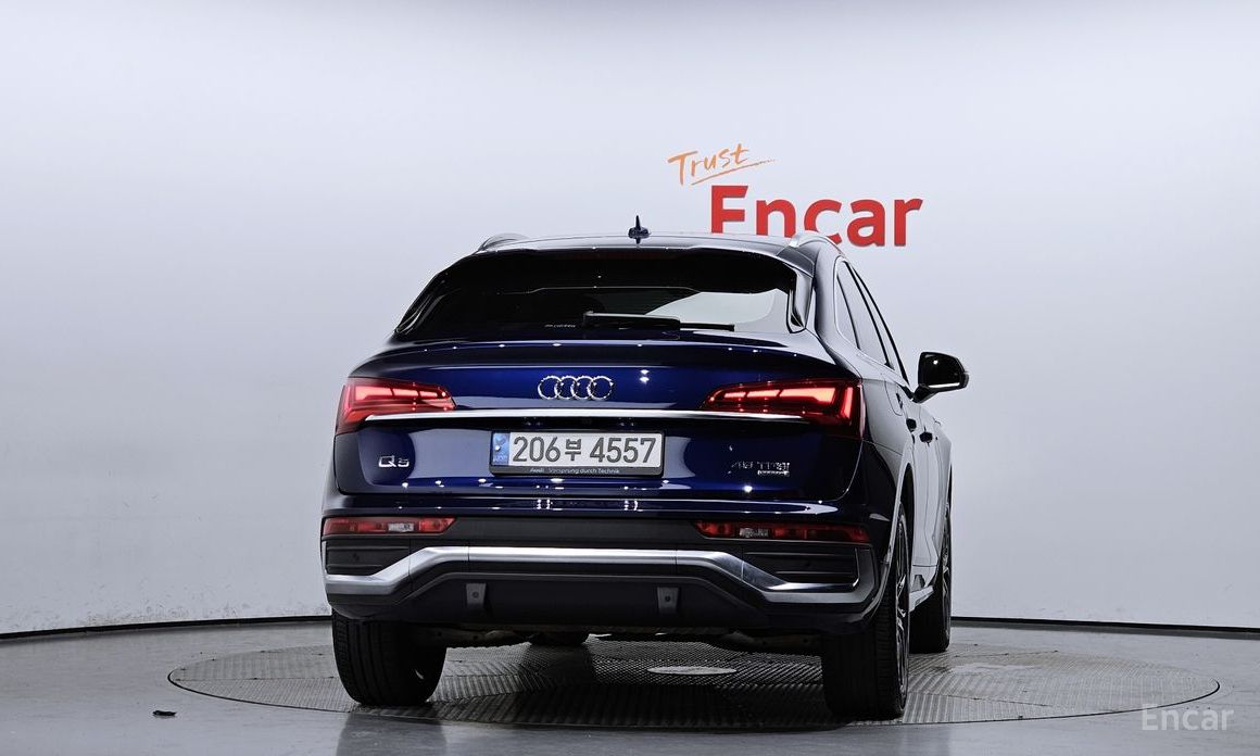 Q5 (FY)45 TFSI Quattro Premium Sportback 5