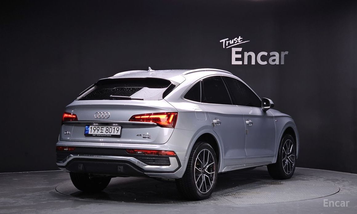 Q5 (FY)45 TFSI Quattro Premium Sportback 3
