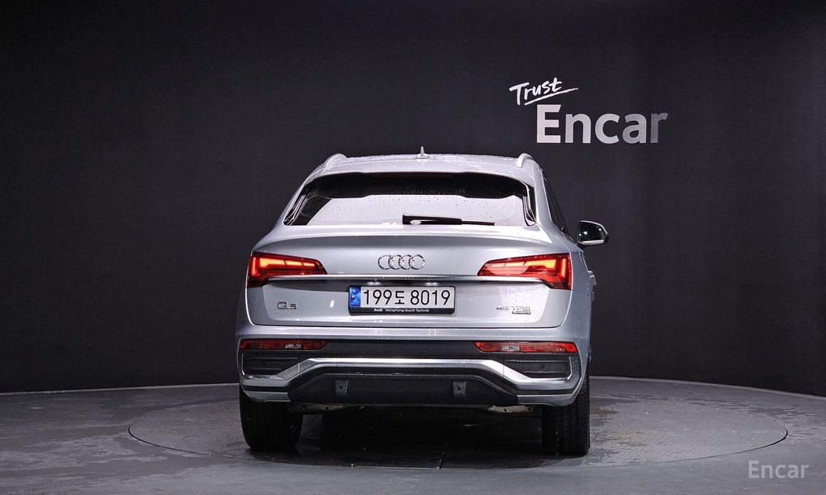 Q5 (FY)45 TFSI Quattro Premium Sportback 5