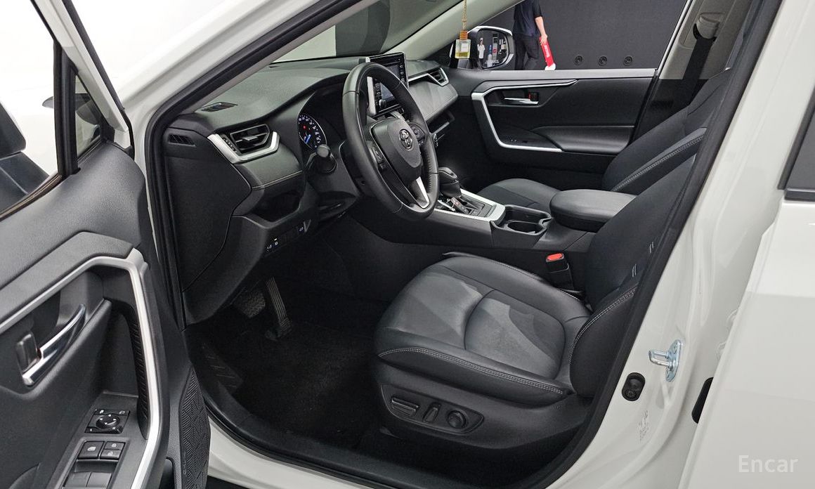 RAV4 5th Generation 2.5 2WD Hybrid 12
