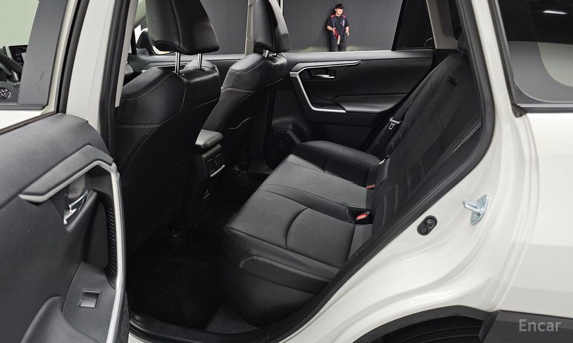 RAV4 5th Generation 2.5 2WD Hybrid 13