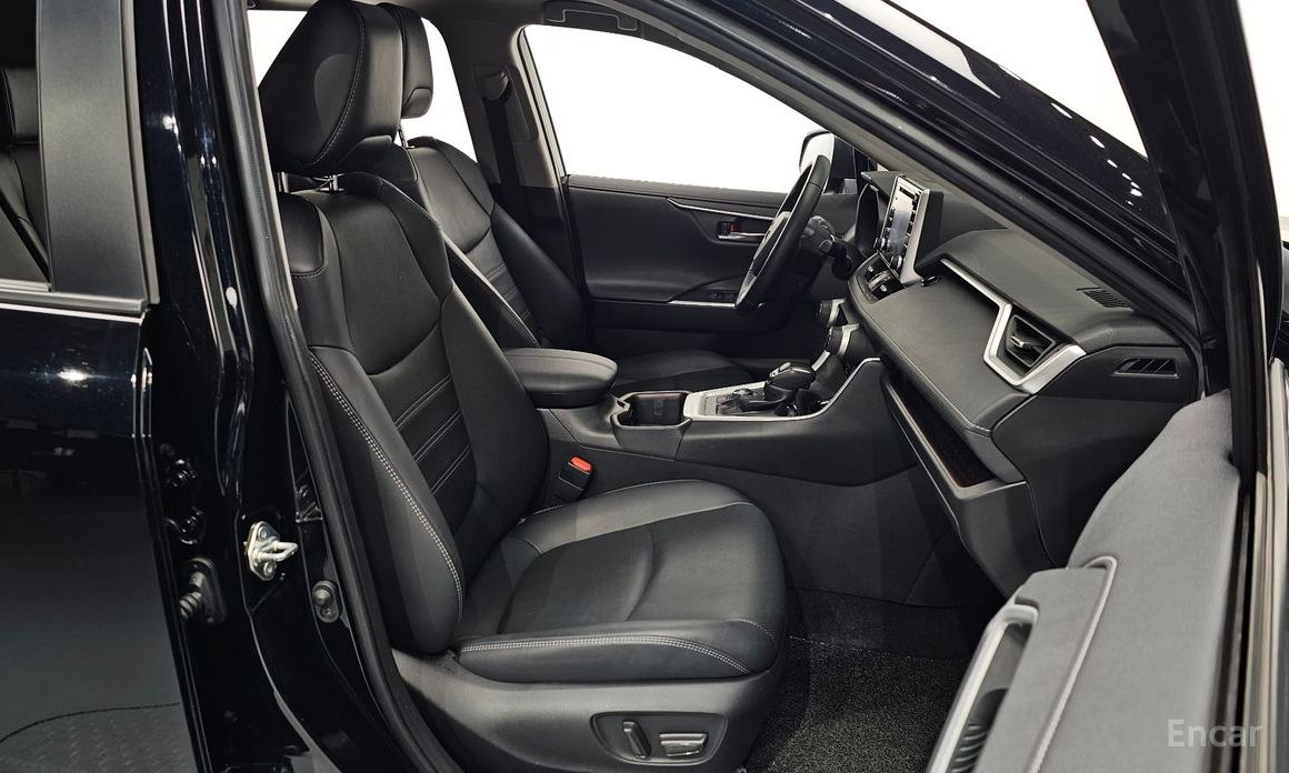 RAV4 5th Generation 2.5 4WD Hybrid 13