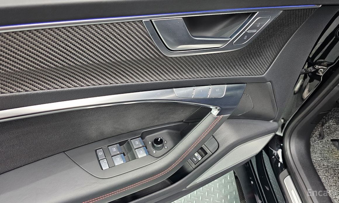 RS7 (4K)4.0 TFSI Quattro 12