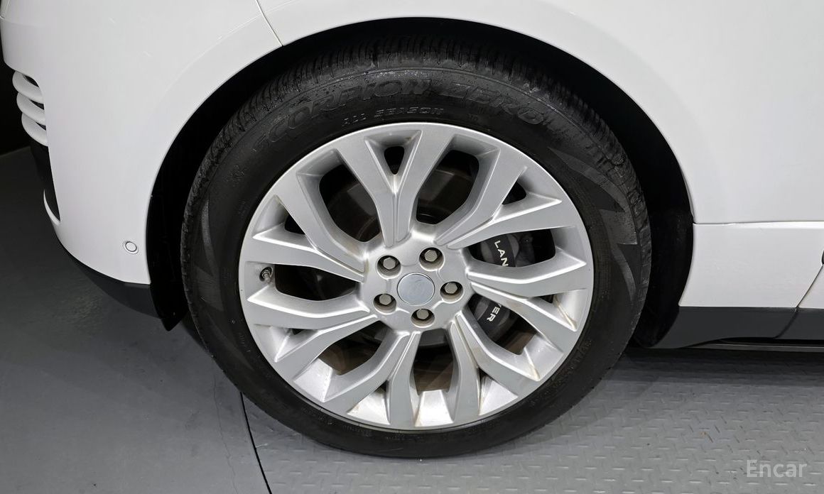 Range Rover 4th Generation 4. 4 SDV8 Vogue SE Diesel 6