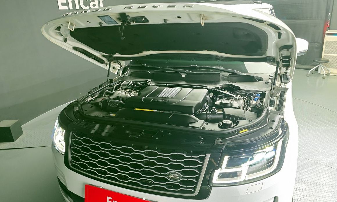 Range Rover 4th Generation 4. 4 SDV8 Vogue SE Diesel 7