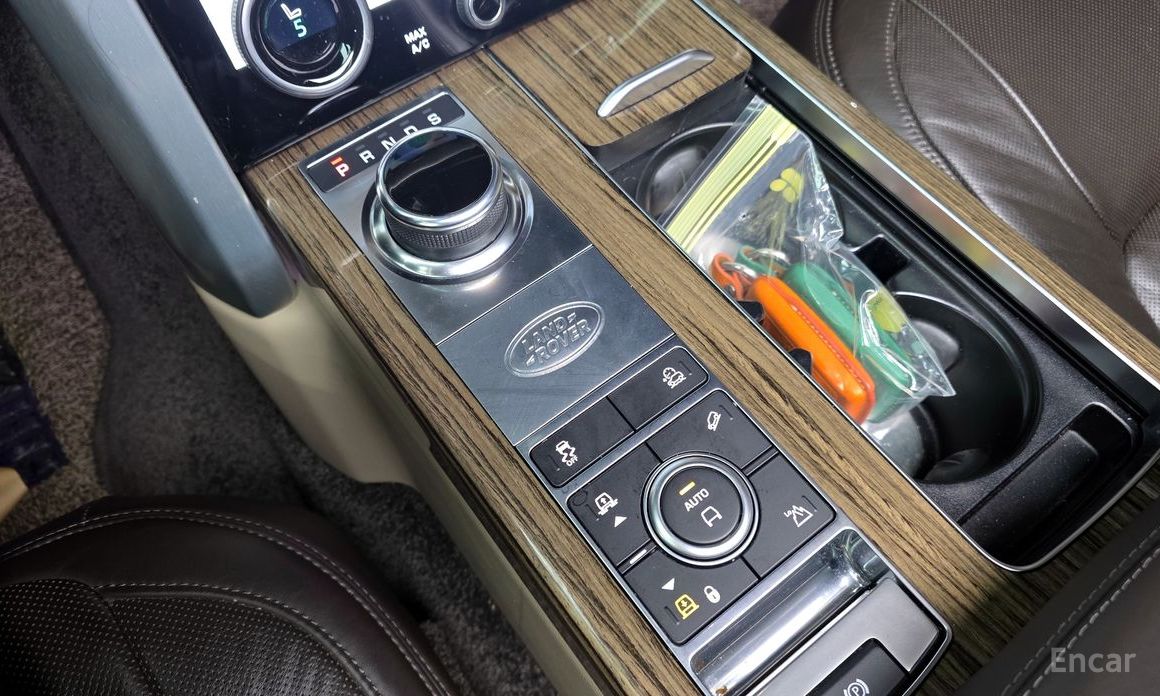 Range Rover 4th Generation 4. 4 SDV8 Vogue SE Diesel 10