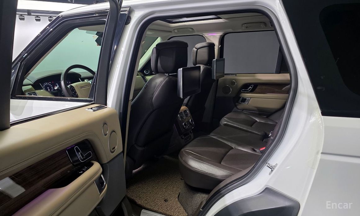 Range Rover 4th Generation 4. 4 SDV8 Vogue SE Diesel 12