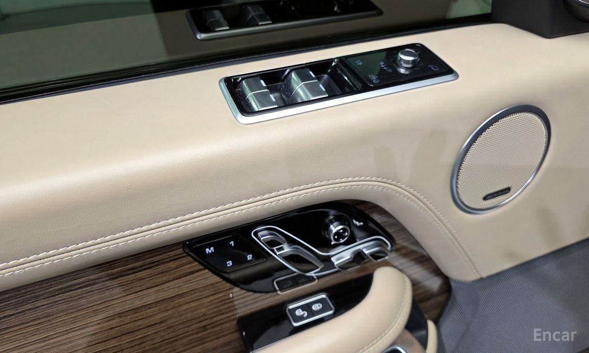 Range Rover 4th Generation 4. 4 SDV8 Vogue SE Diesel 15