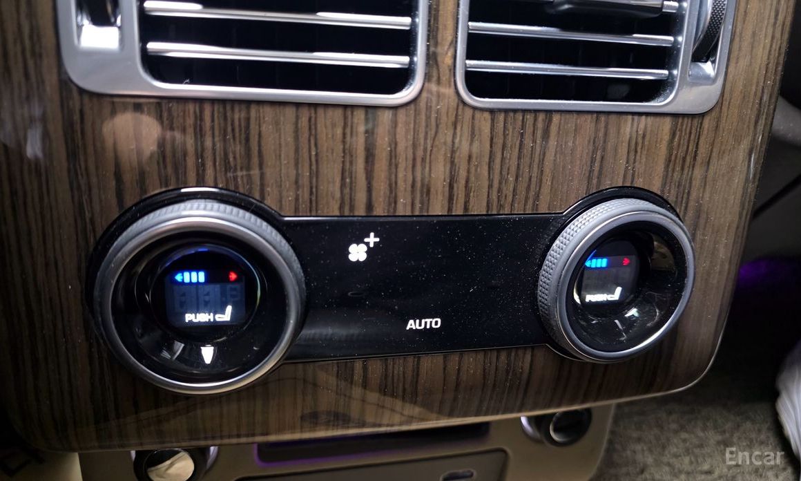 Range Rover 4th Generation 4. 4 SDV8 Vogue SE Diesel 17