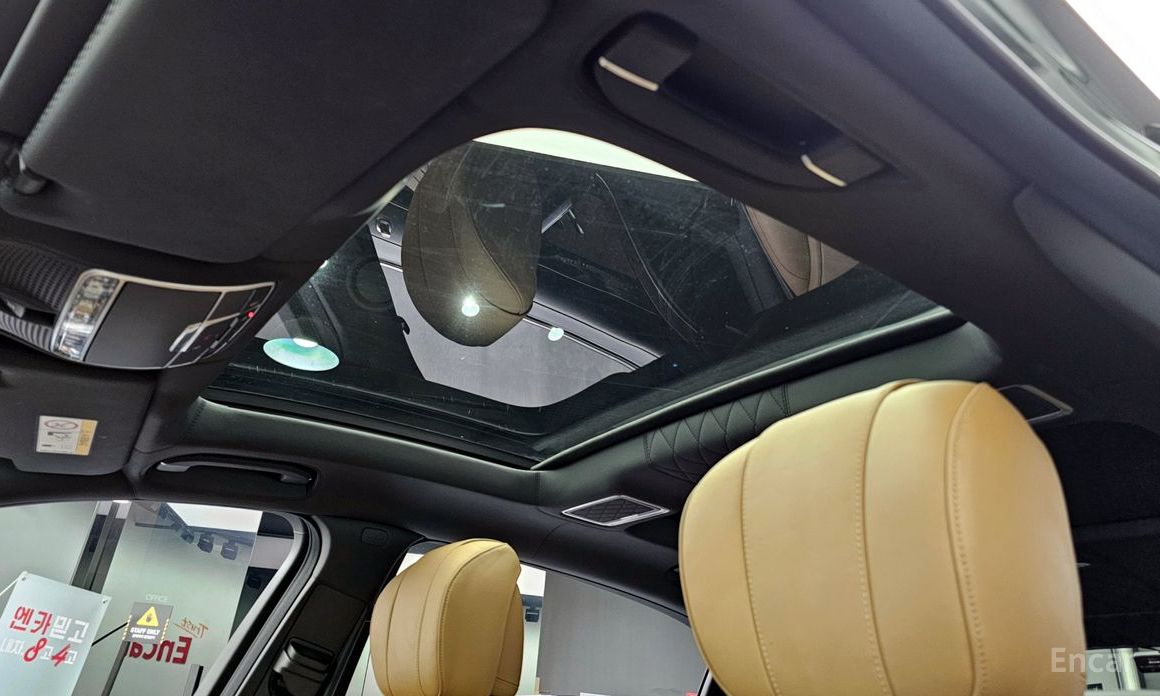 S-Class W222 Maybach S560 4MATIC Rodeo Drive LA Edition 18