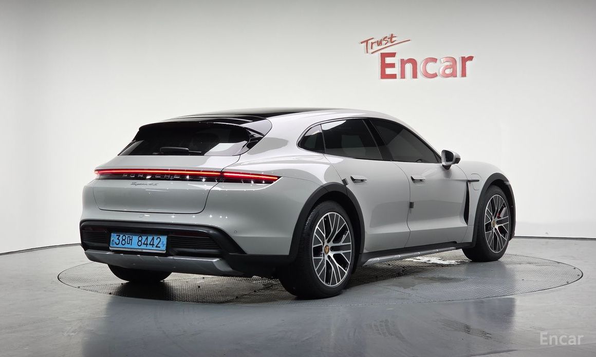 Porsche Taikan 4S Cross Turismo №3
