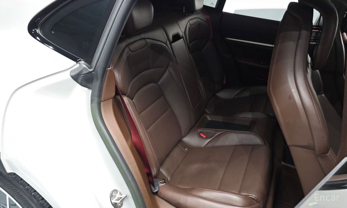 Porsche Taikan 4S Cross Turismo №13