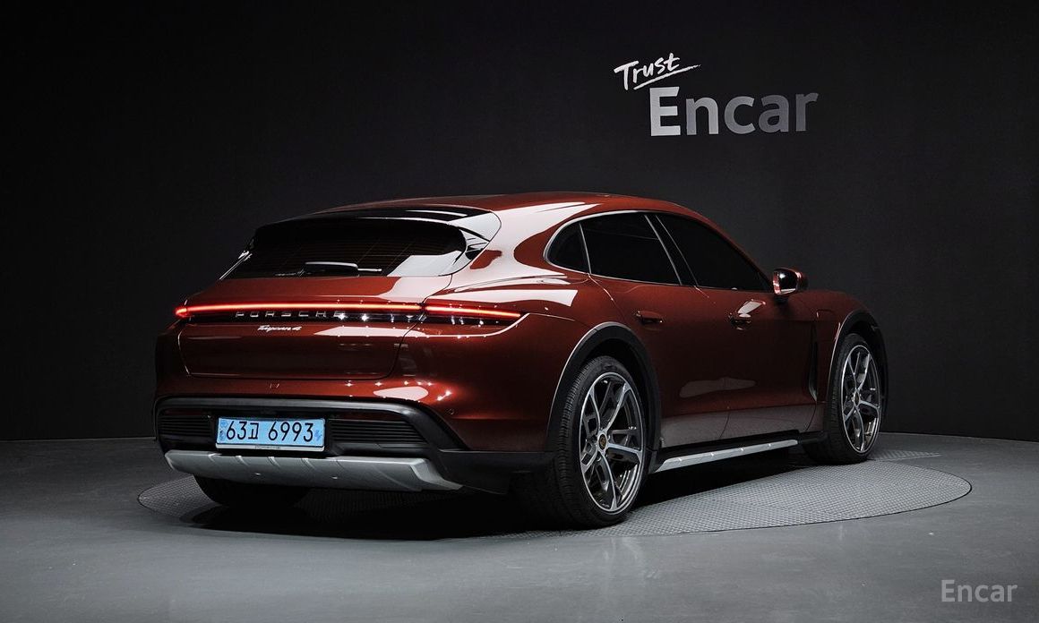Porsche Taikan 4 Cross Turismo №3