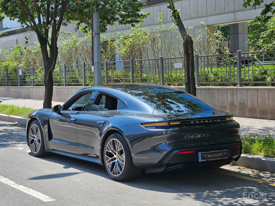 Porsche Taikan Base №3