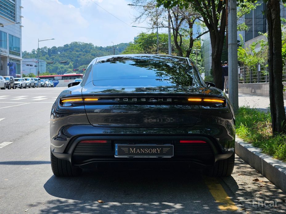 Porsche Taikan Base №5