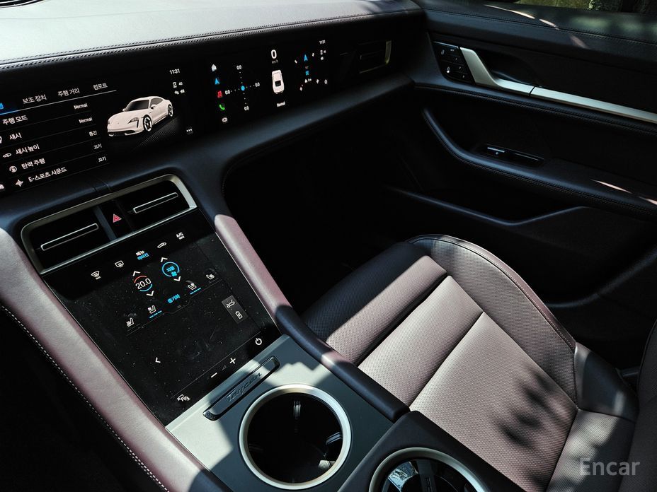 Porsche Taikan Base №15