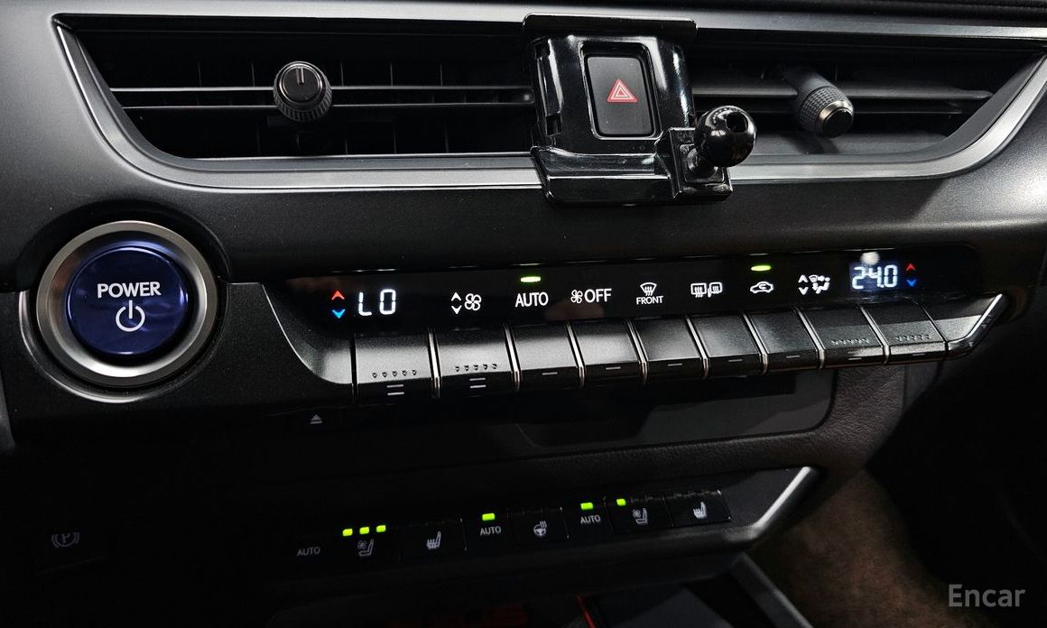UX250h2.0 2WD 17