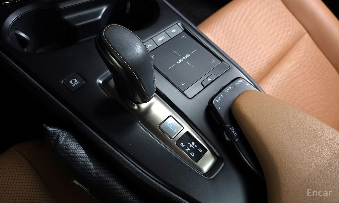 Lexus UX300e2WD №10