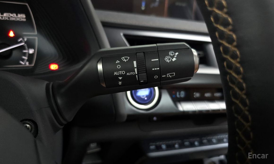 Lexus UX300e2WD №17