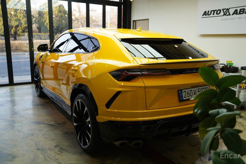 Urus 4. 0 V8 3