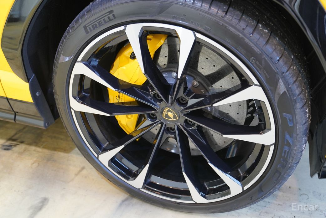Urus 4. 0 V8 6