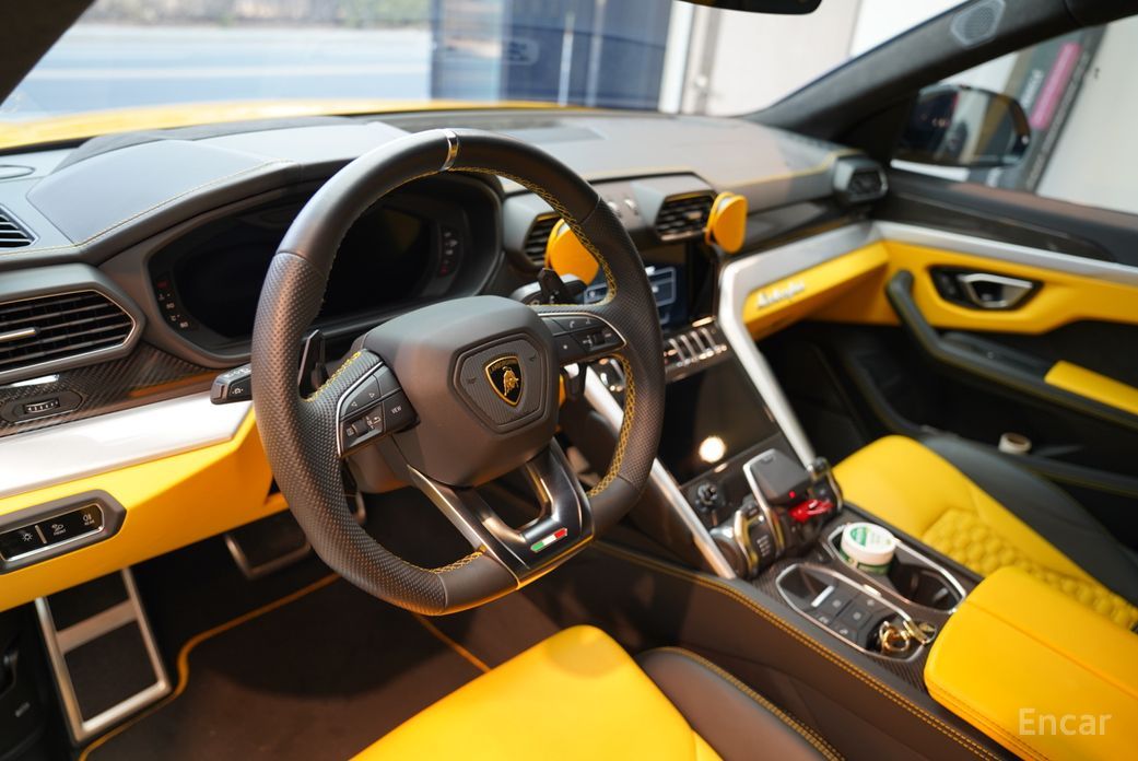 Urus 4. 0 V8 8