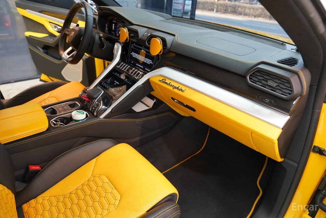 Urus 4. 0 V8 12