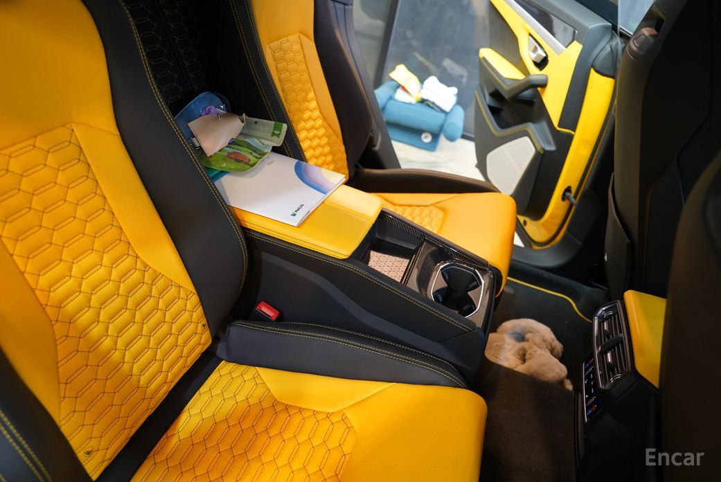 Urus 4. 0 V8 13