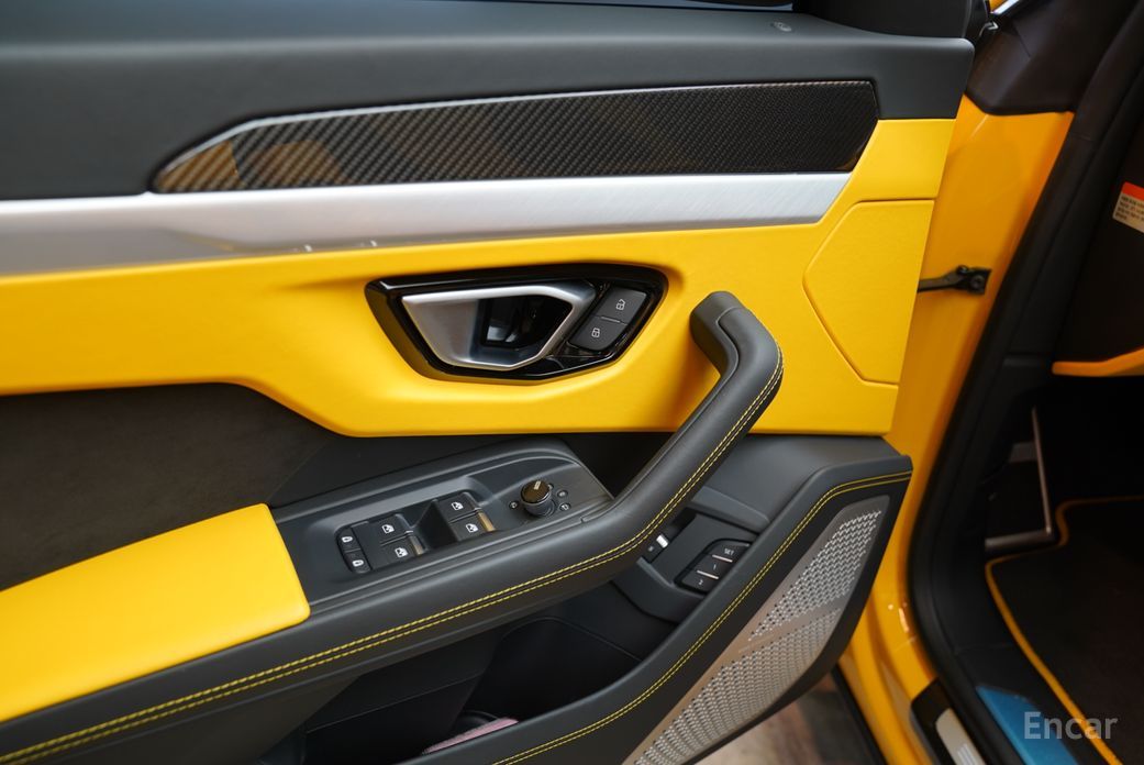 Urus 4. 0 V8 14