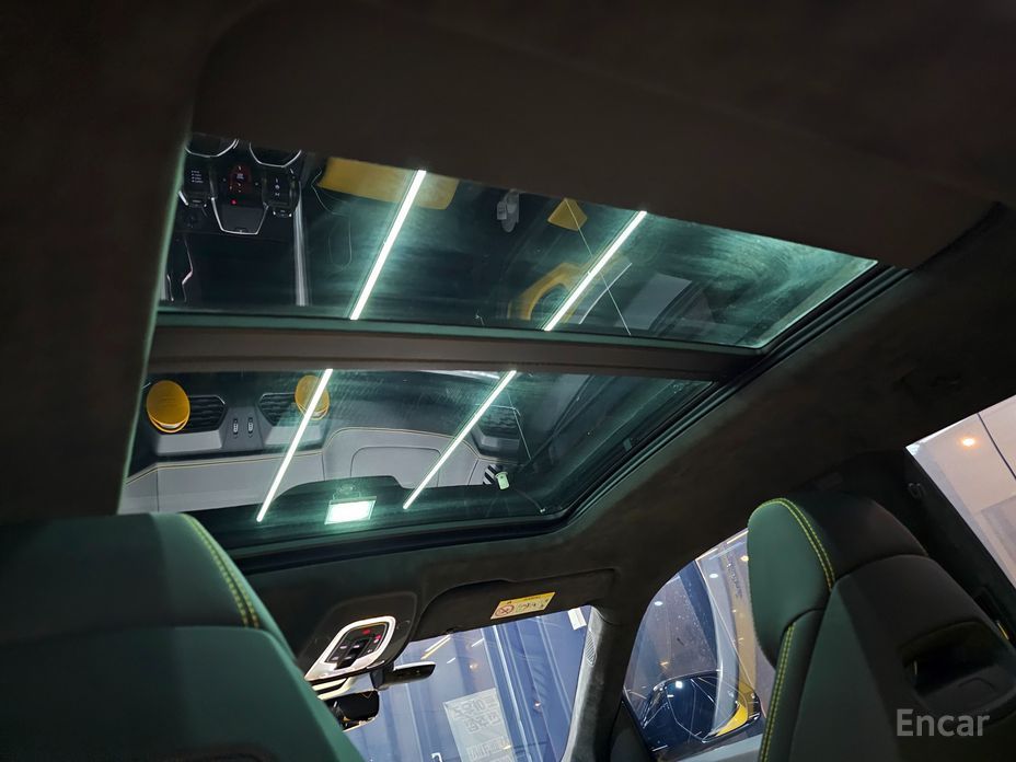 Urus 4. 0 V8 18