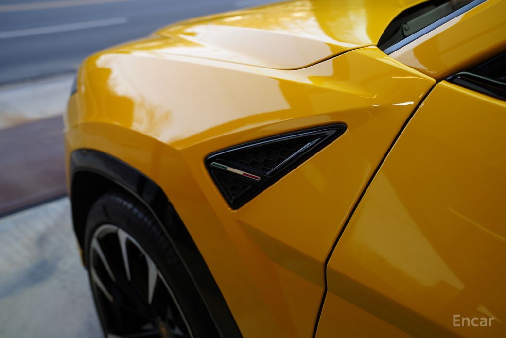 Urus 4. 0 V8 21
