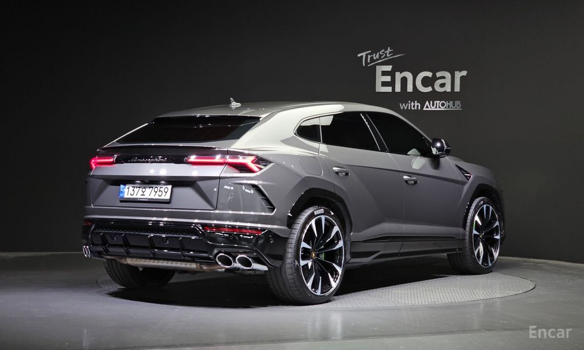 Urus 4. 0 V8 3