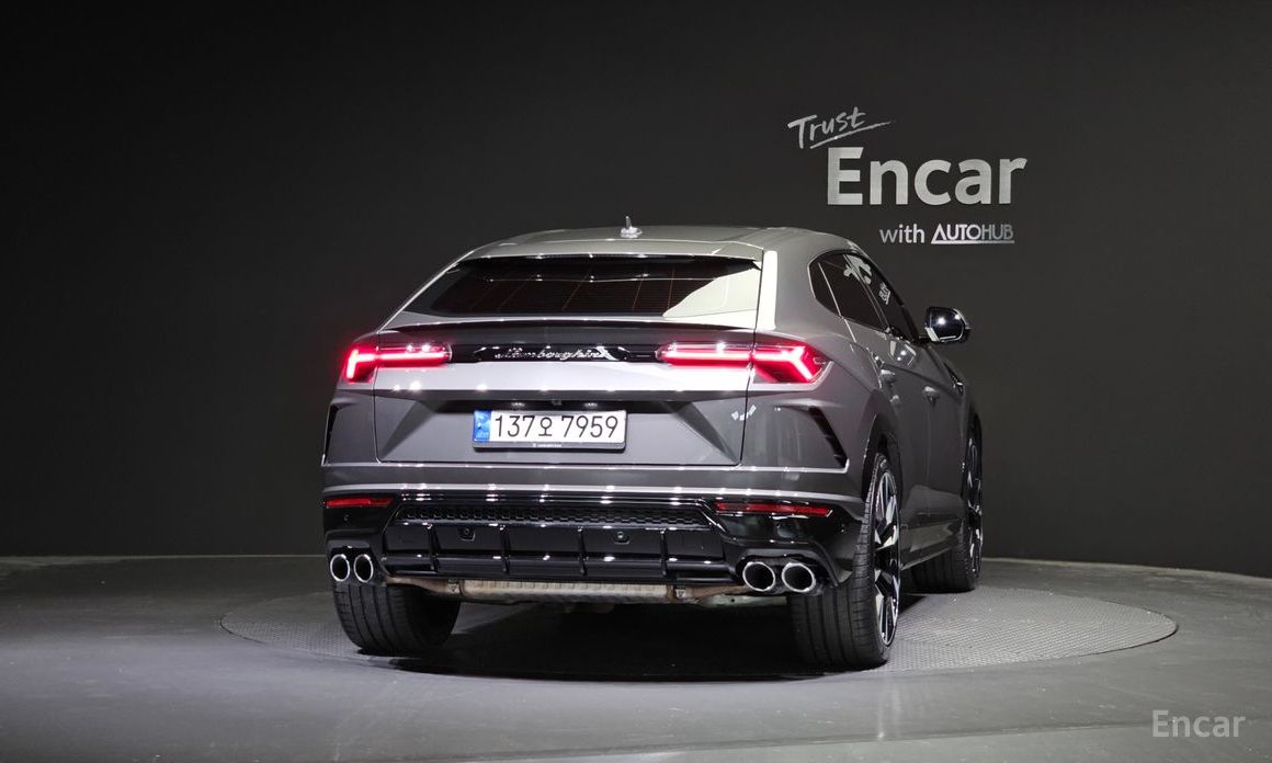 Urus 4. 0 V8 5