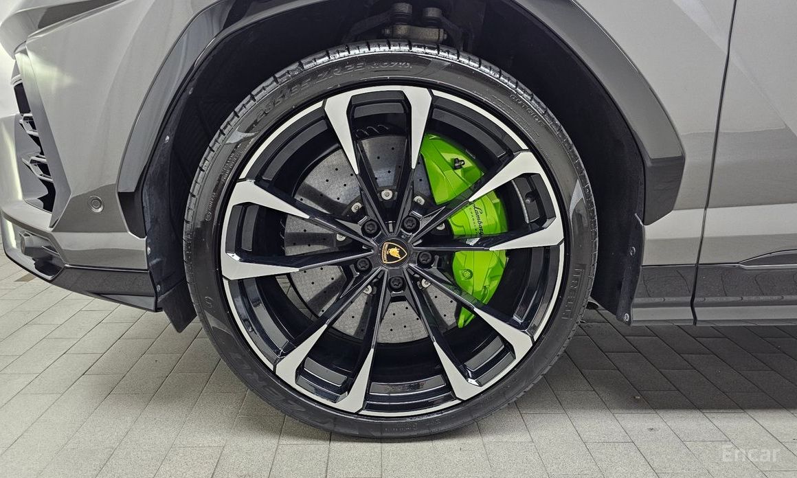 Urus 4. 0 V8 6