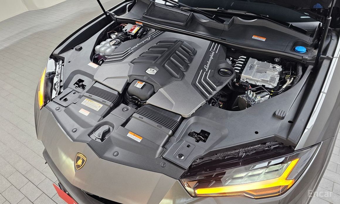 Urus 4. 0 V8 7