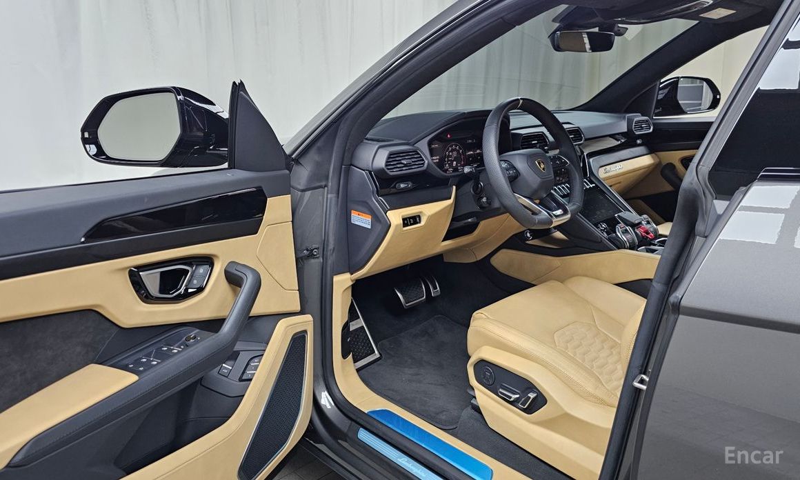 Urus 4. 0 V8 11