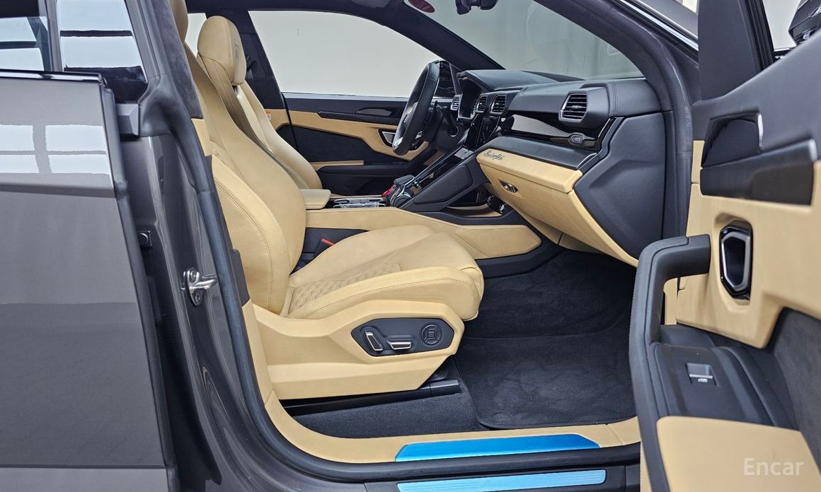 Urus 4. 0 V8 12