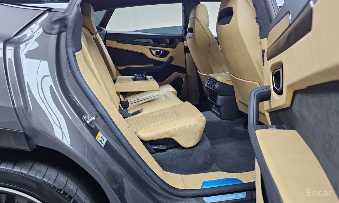 Urus 4. 0 V8 13