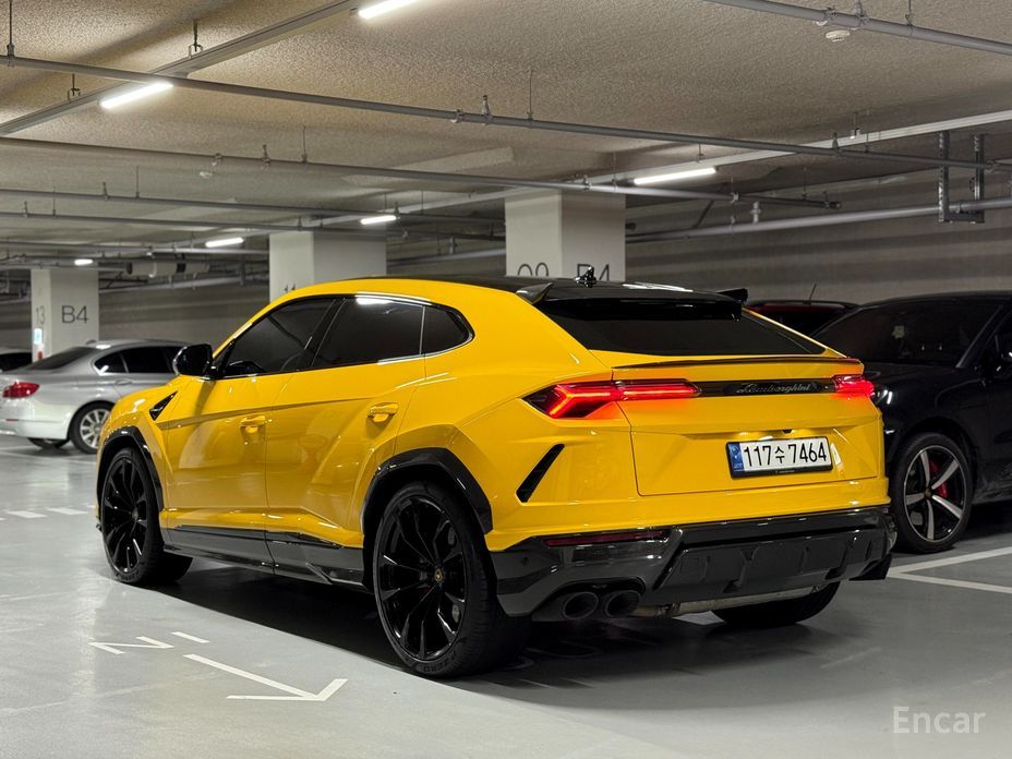 Urus 4. 0 V8 3