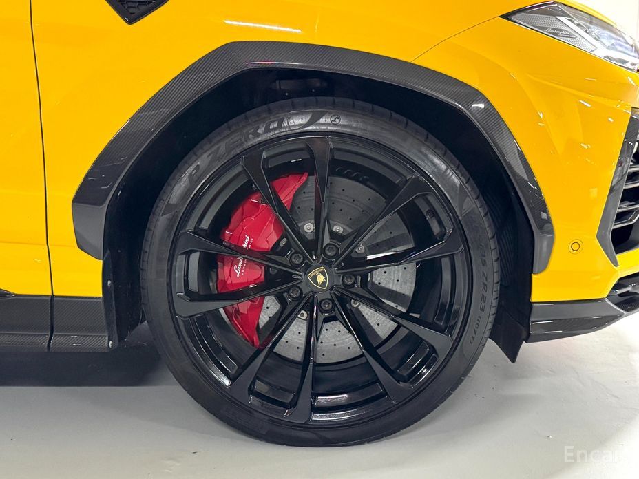 Urus 4. 0 V8 6