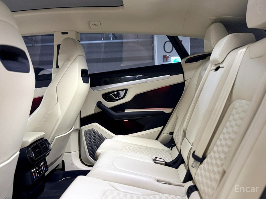 Urus 4. 0 V8 11