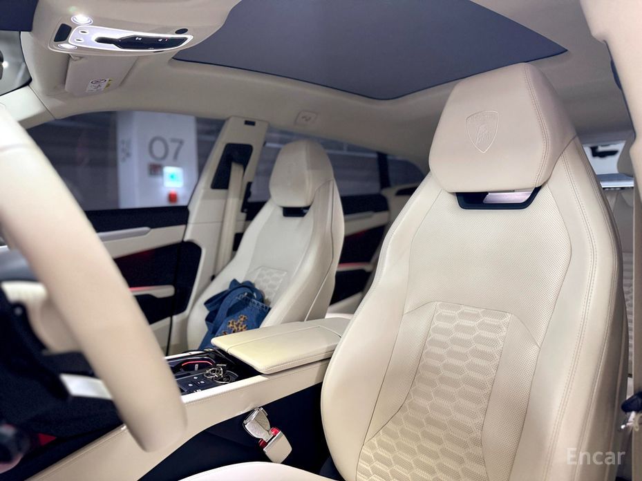 Urus 4. 0 V8 12