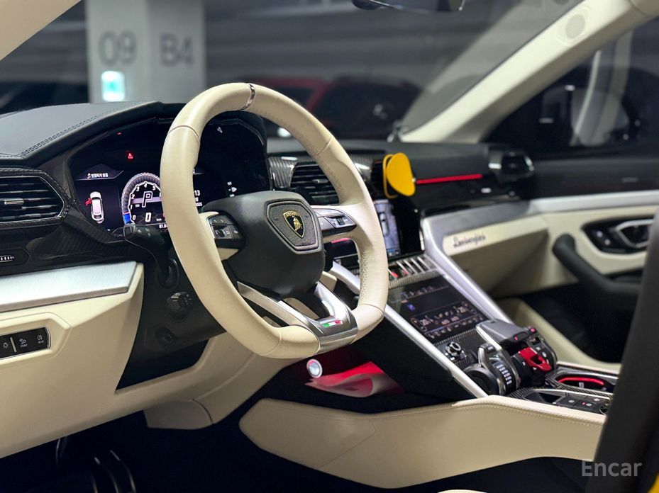 Urus 4. 0 V8 15