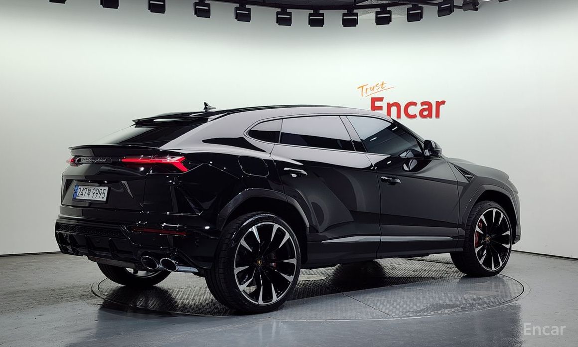 Urus 4. 0 V8 3