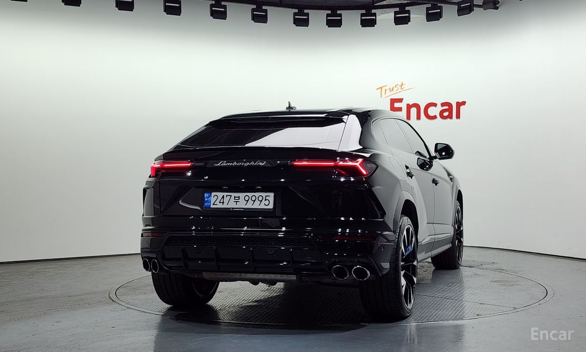 Urus 4. 0 V8 5