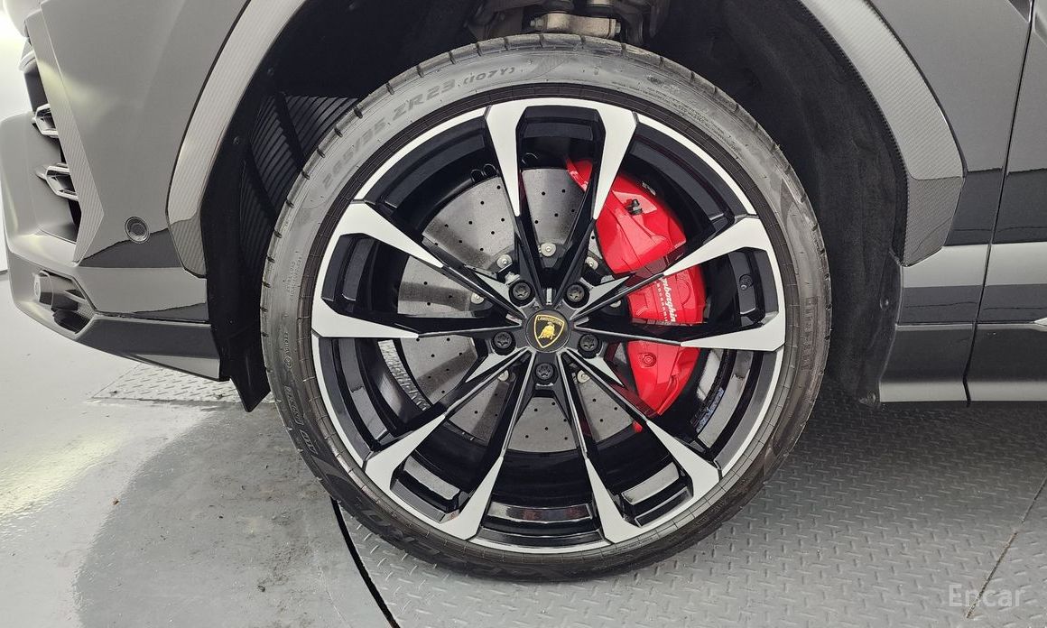 Urus 4. 0 V8 6