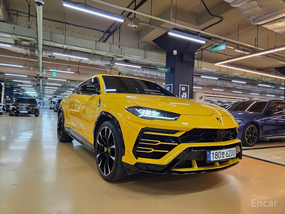 Urus 4. 0 V8 3