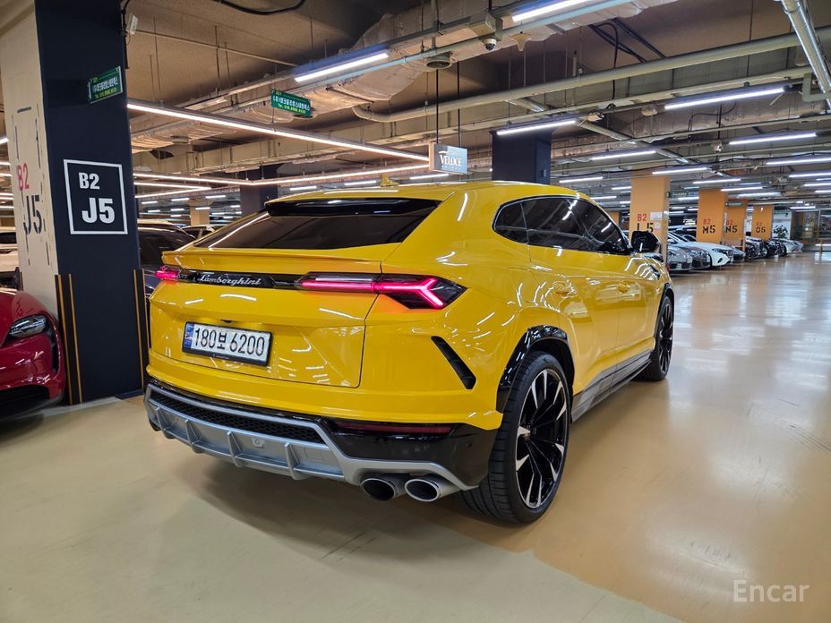Urus 4. 0 V8 4